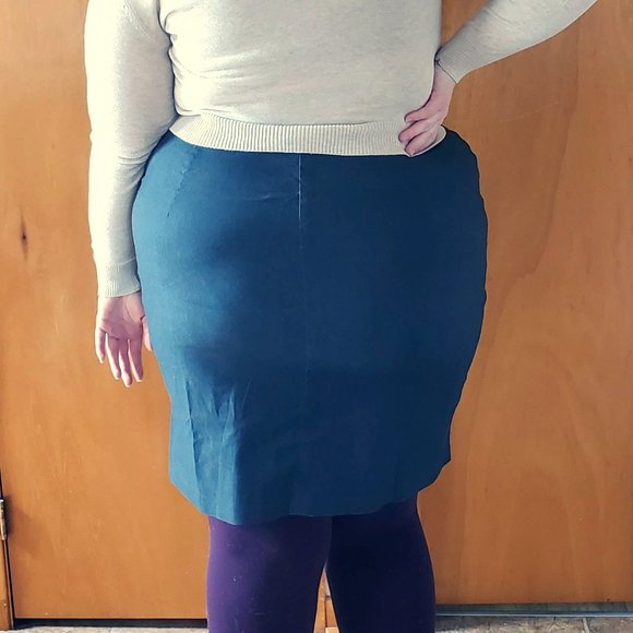 Dark blue knee high pencil skirt whit zip detail - Picture 2 of 5